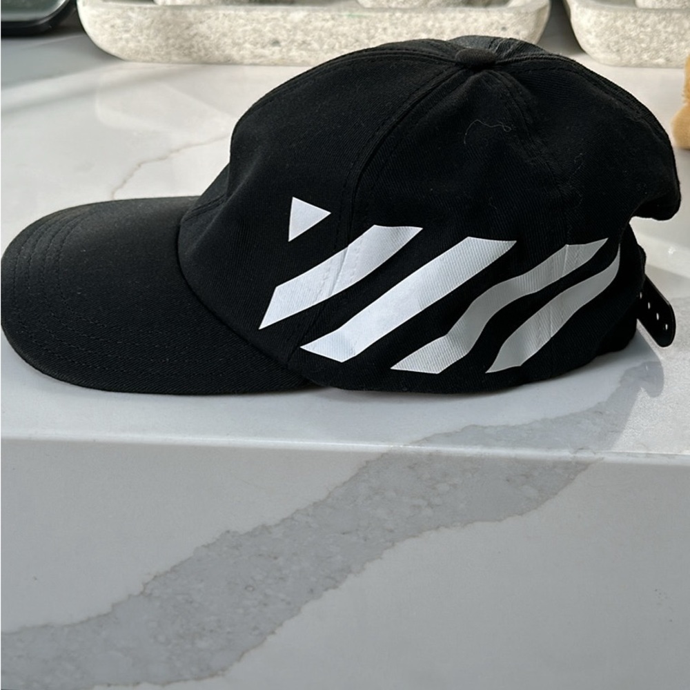 Off White Hat like new worn twice